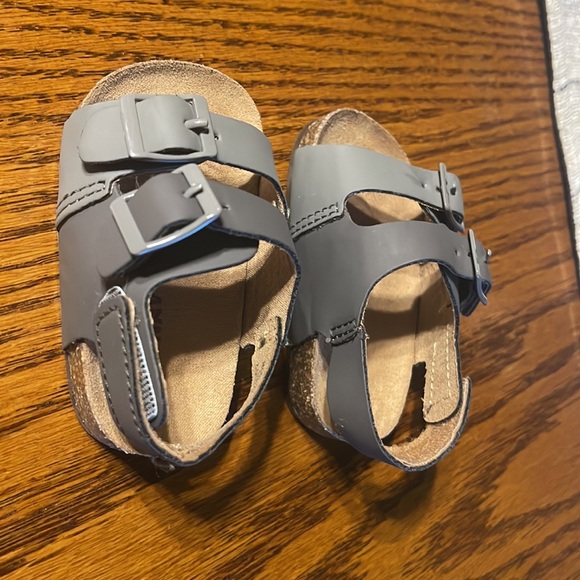 Used - Picture 2 of 4